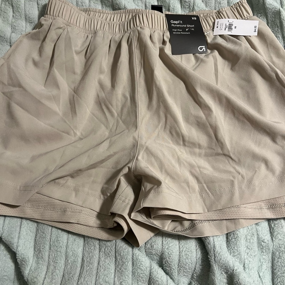 Gap Fit Runaround Shorts size XS NWT